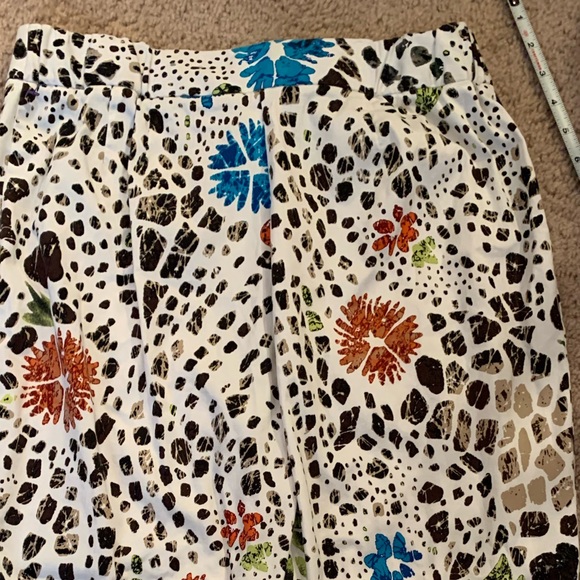 Chico’s Floral Print Capri Pants - Picture 8 of 11